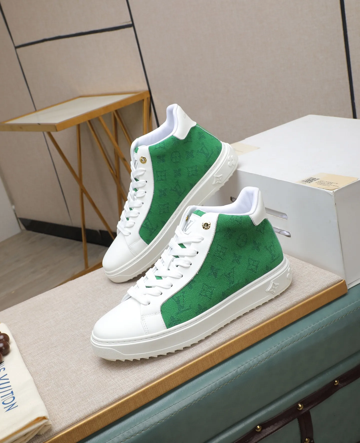 Men's shoes 💰580 📛📛【LOUIS VUITTON】Louis Vuitton official website synchronized new products 👟Milan fashion catwalk style 🇰🇾🇰🇾LV family logo, celebrity style, a must-have for fashionistas ⚠️First-layer calfskin ➕Genuine leather lining ➕Official website original version special outsole 👞Number 38-44